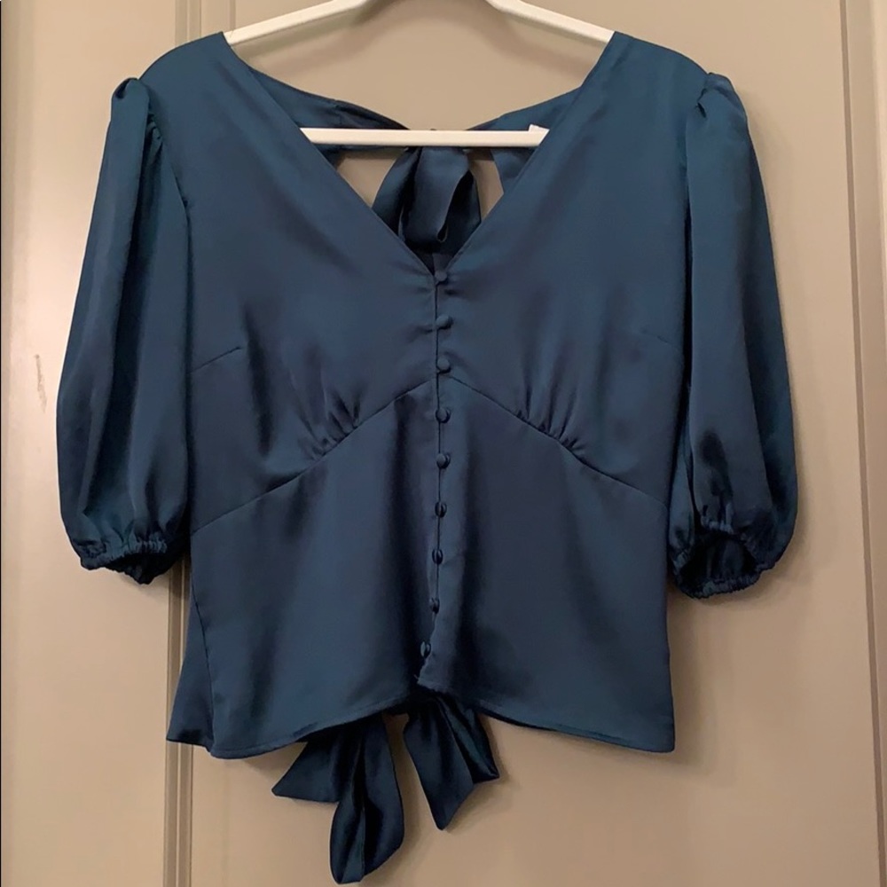 ⭐️NWT⭐️ Abercrombie blouse w/ tie back - SOLD OUT ONLINE!